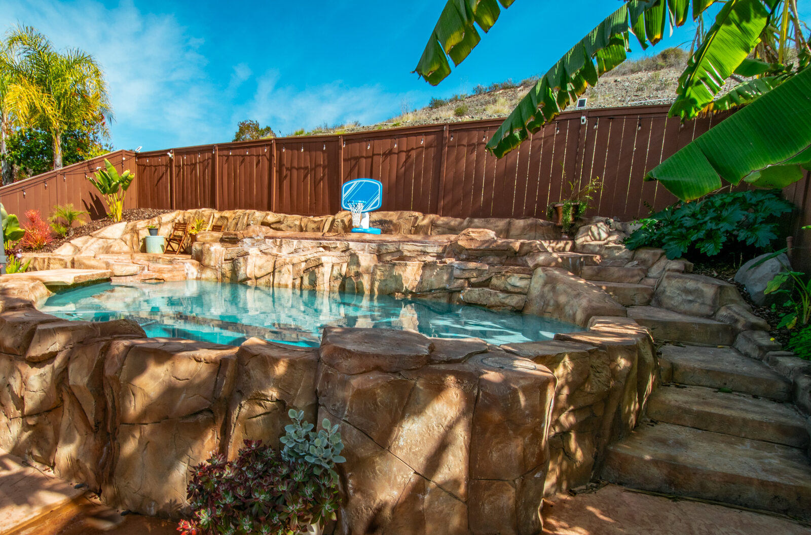 Custom pool by Oasis Pool Builders