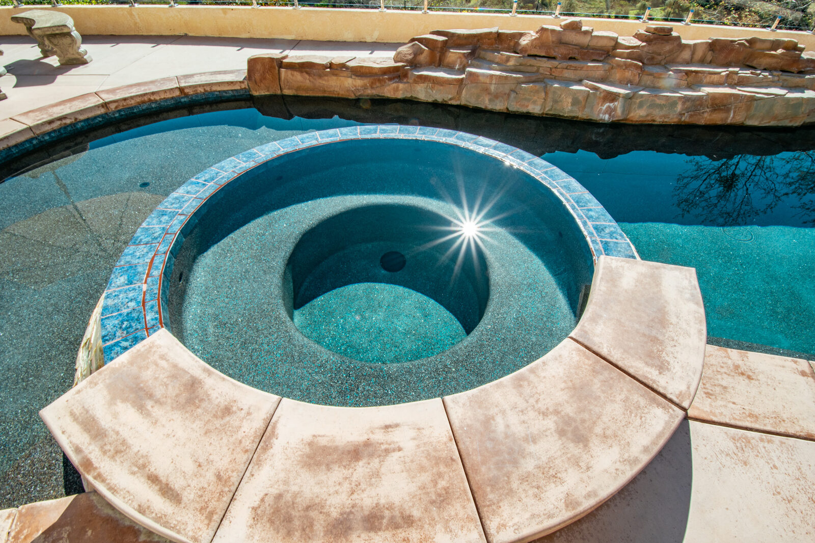 Custom pool by Oasis Pool Builders