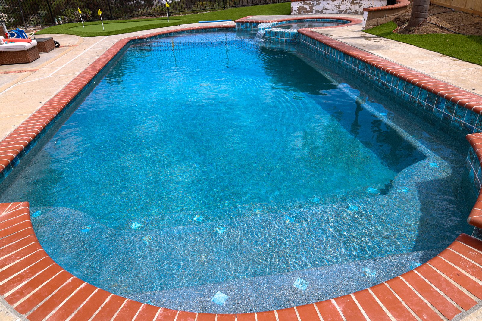 Custom pool by Oasis Pool Builders, Oceanside